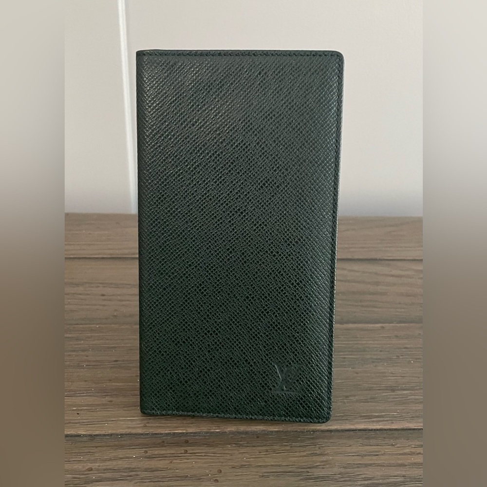 VGUC, Louis Vuitton LV, Taiga, Bi-Fold Slim Green Leather Wallet